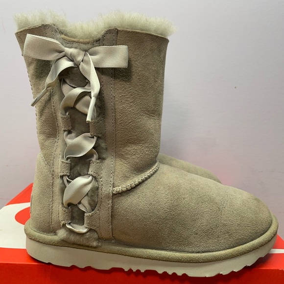 UGG PALA WATER-RESISTANT GENUINE SHEARLING BOOT - Picture 3 of 6